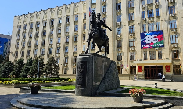 Памятник Кубанскому казачеству в Краснодаре